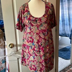 Perfect condition is this Perfect T by Lularoe